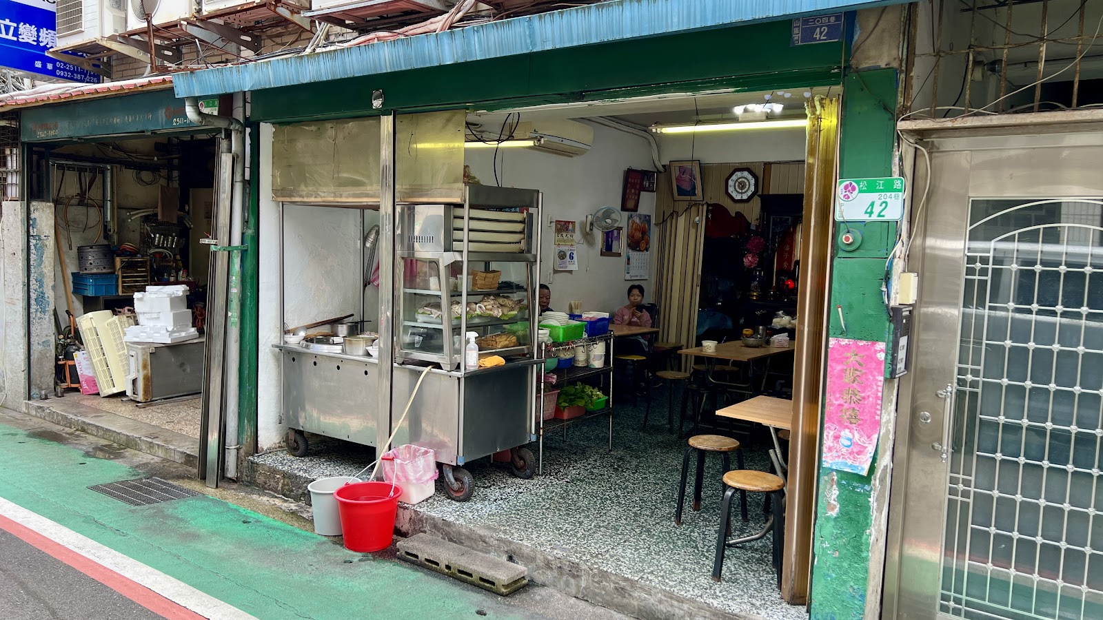 行天宮無名麵店外觀環境，隱身松江路巷弄