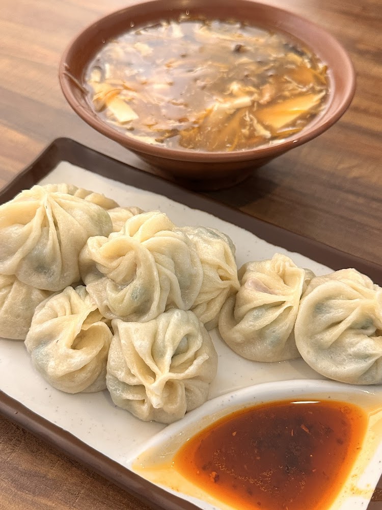 正好鮮肉小籠包與酸辣湯