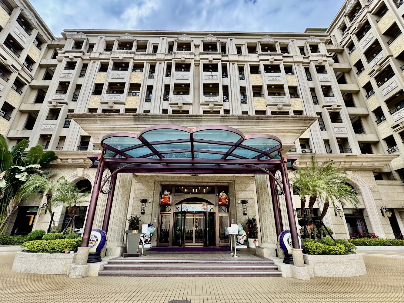 義大天悅飯店白天外觀