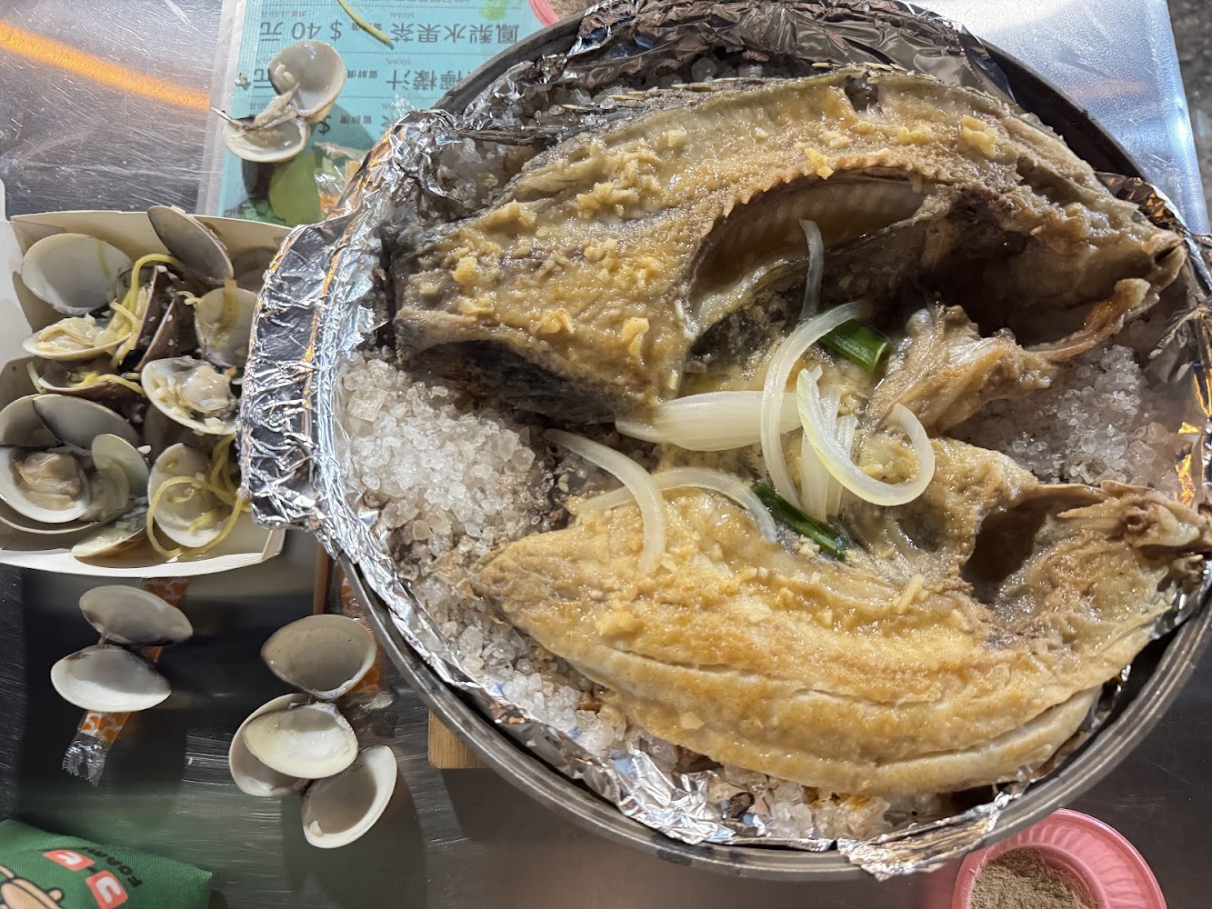 武聖夜市鹽烤魚與蛤蜊料理