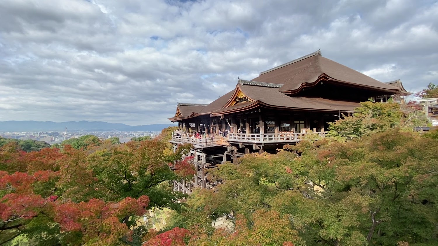 清水寺主殿與山景