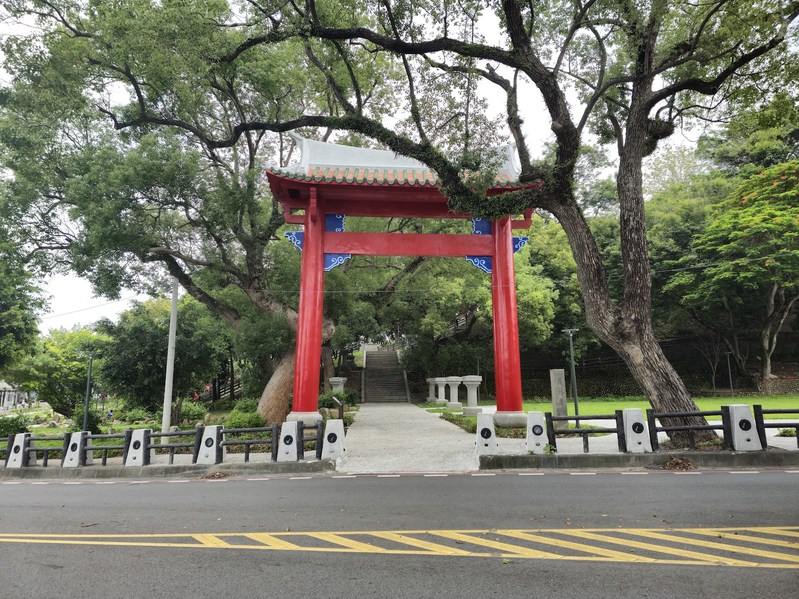 員林神社鳥居紅色大鳥居全景老樹環繞