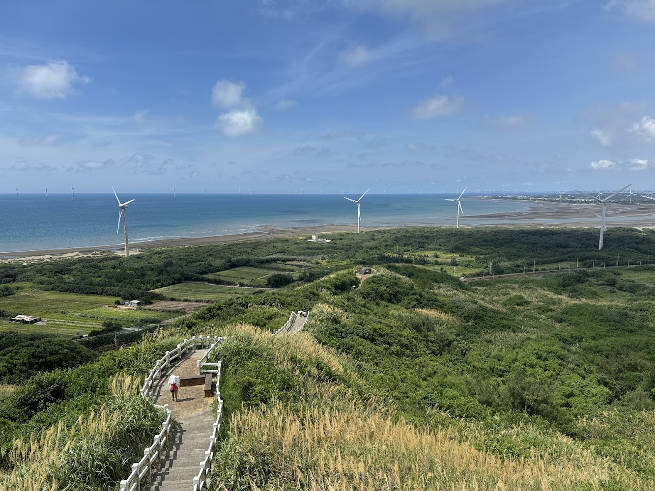 過港隧道周邊山坡風車海景