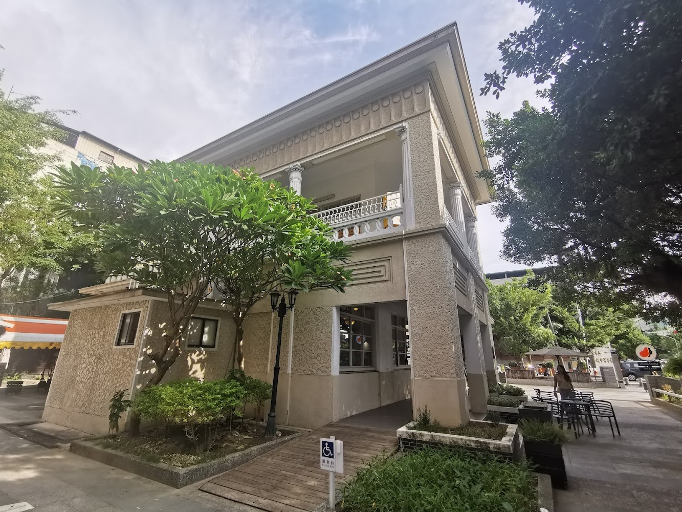 宮原武熊宅邸二樓陽台與柱列設計
