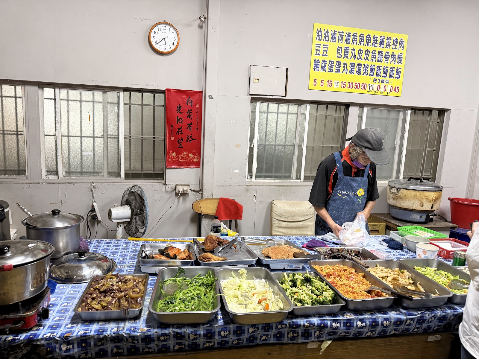 清水岩廟口在地小吃攤自助餐菜色豐富彰化社頭
