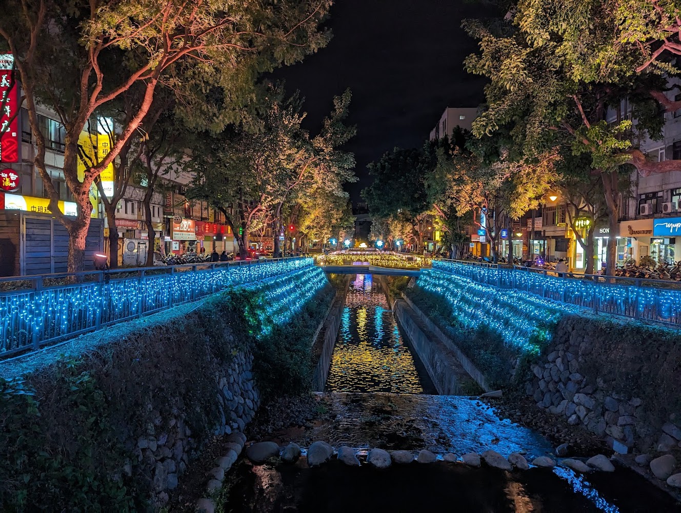 中山綠橋周邊夜間點燈河岸