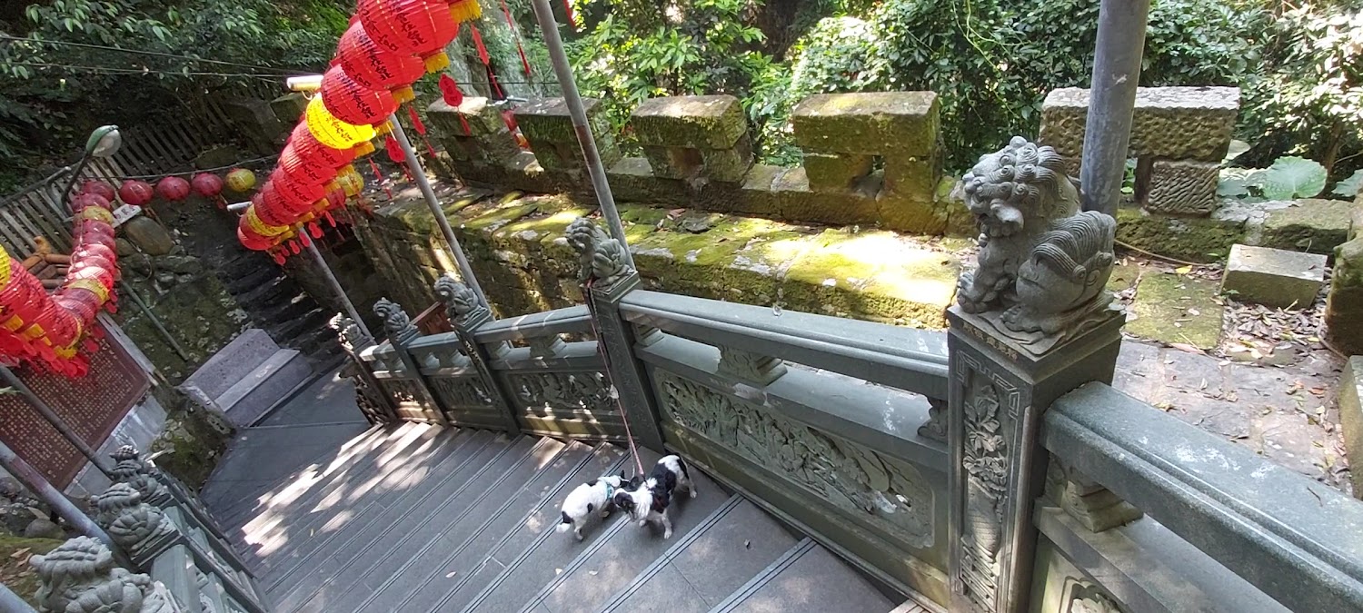 芝山岩石階與燈籠步道