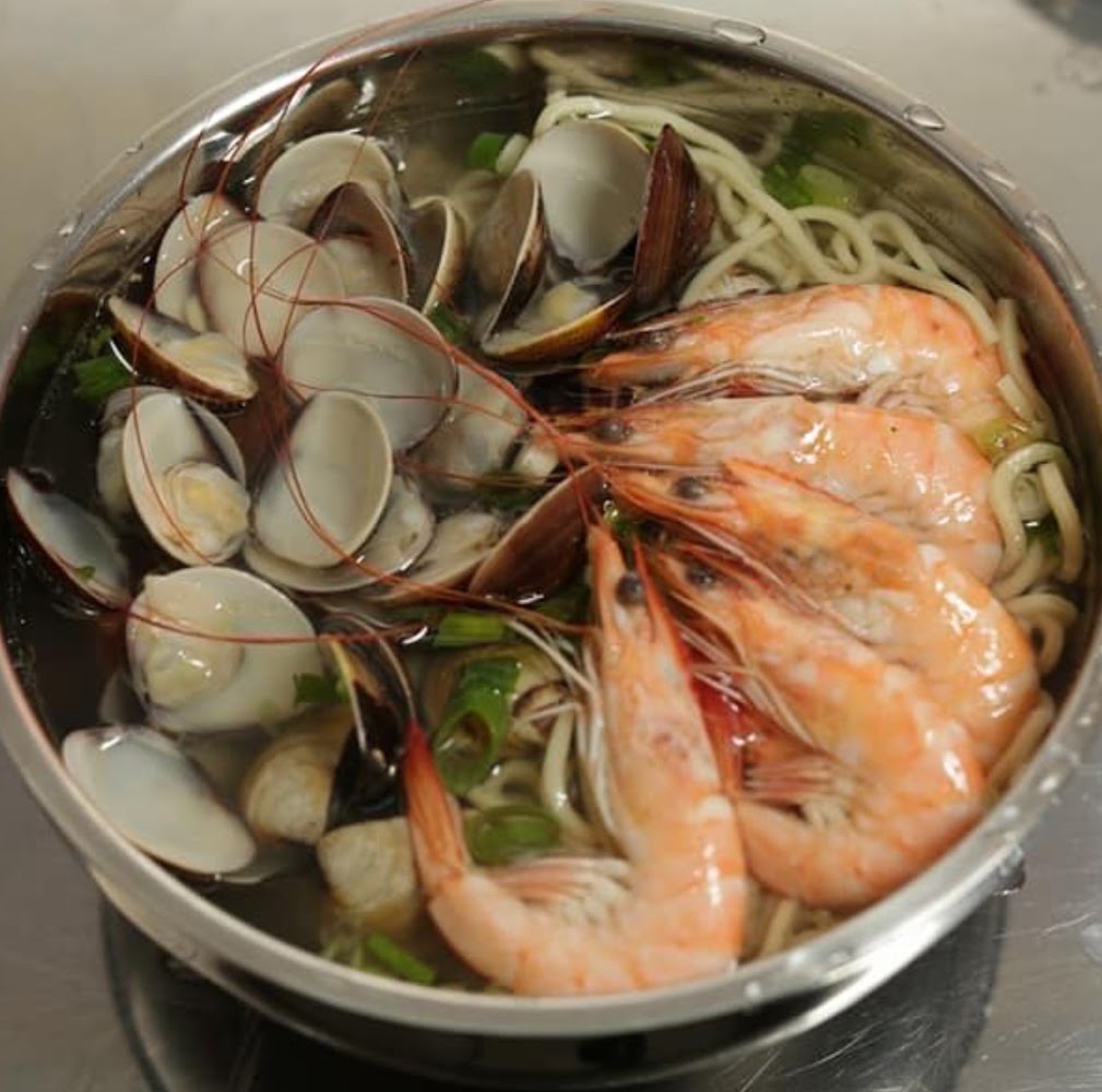 南桃吳記蛤蜊麵海鮮湯麵滿滿蛤蜊與蝦子