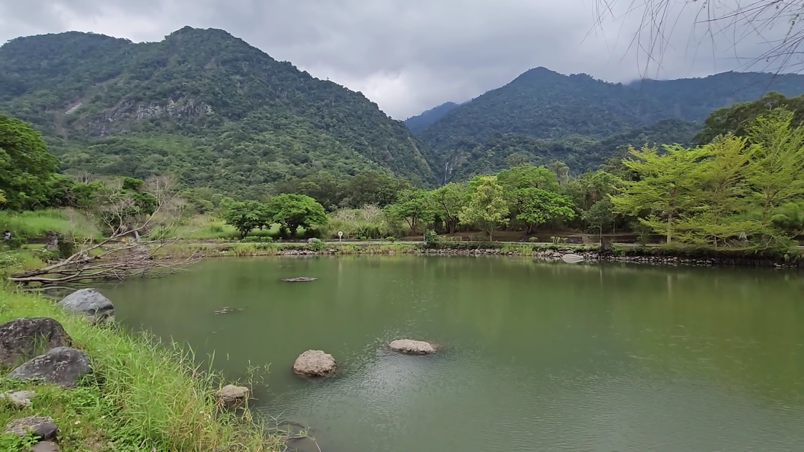 羅山泥火山泥漿冒泡地質景觀
