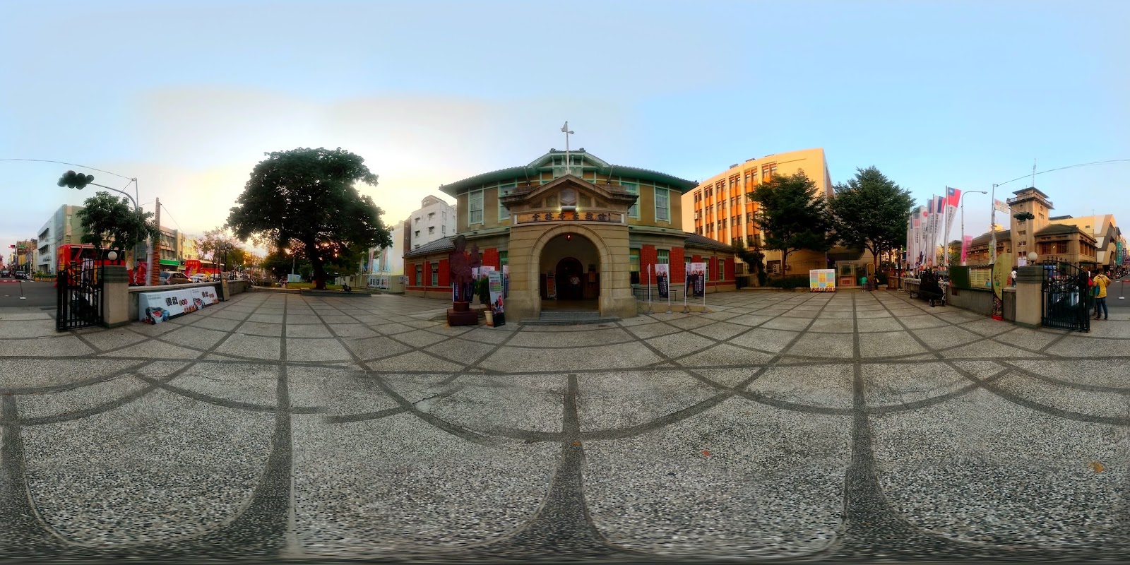 雲林布袋戲館廣場黃昏全景