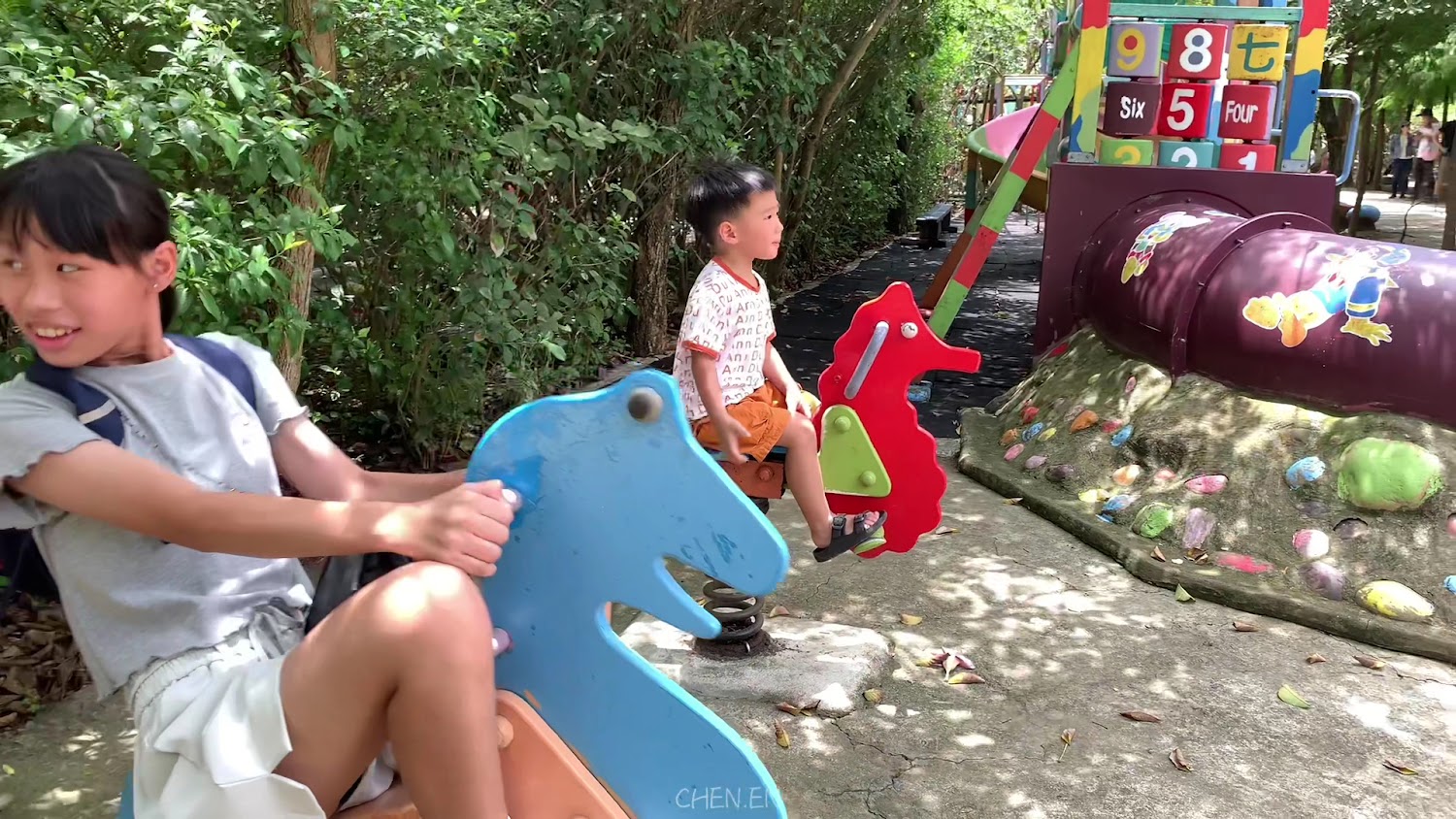 台灣地景花園兒童遊樂場彈簧搖搖馬