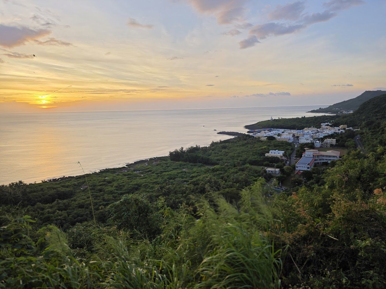 山男咖啡周邊夕陽海岸線景色