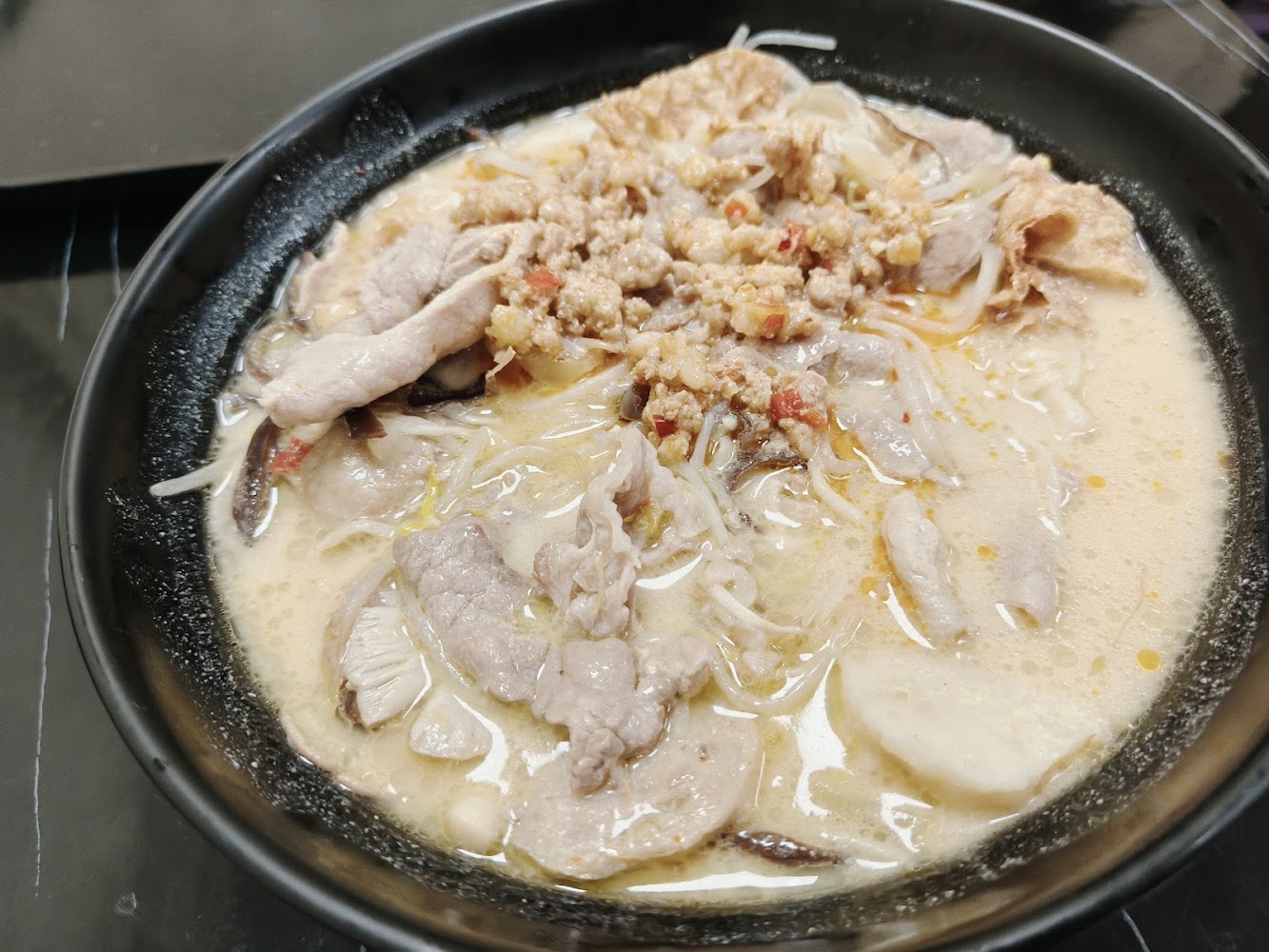 港茶米線豬肉片湯麵