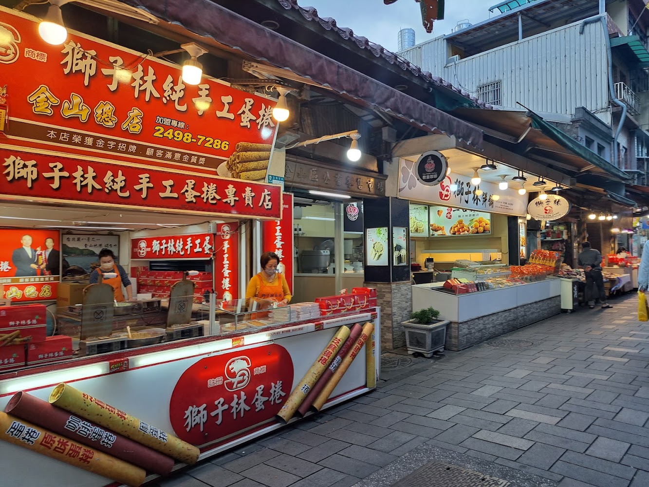 老街蛋捲店面與攤位街景