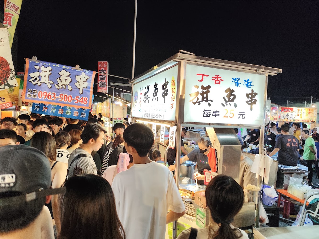 旱溪觀光夜市碳烤旗魚串攤位每串25元