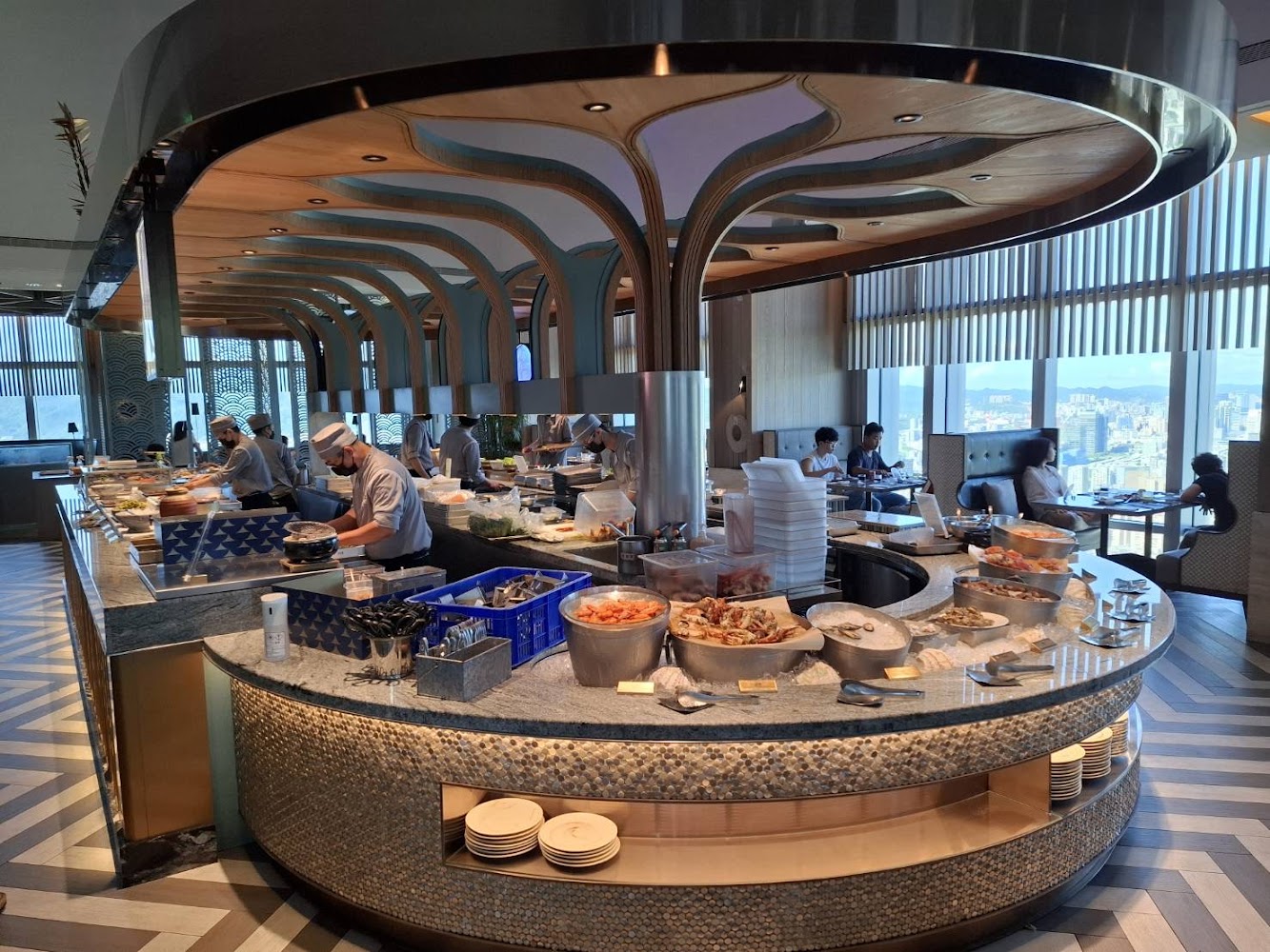 開放式廚房與海鮮熱食餐檯