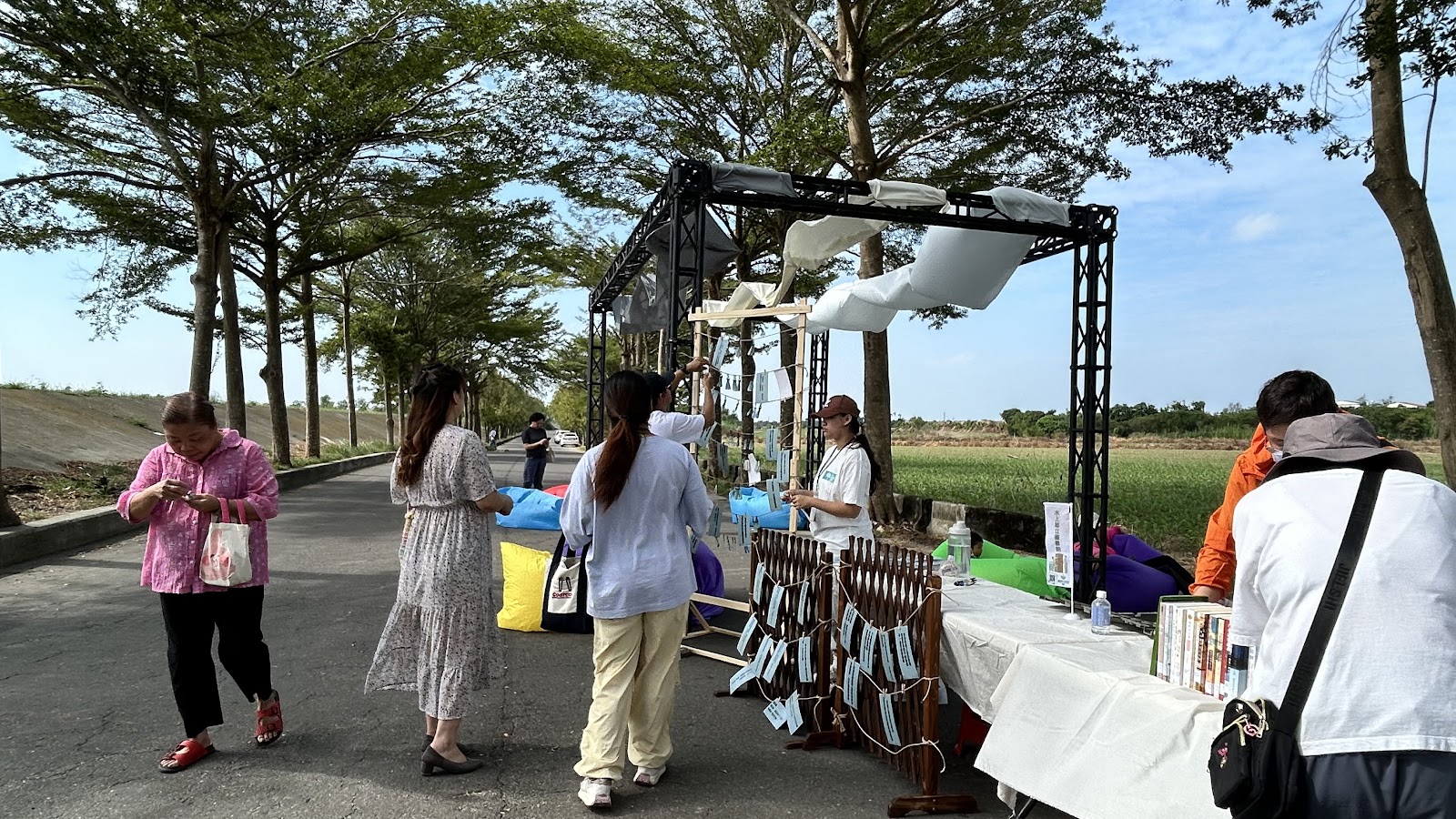 嘉義水上鄉外溪洲綠色隧道林蔭步道旁小農市集
