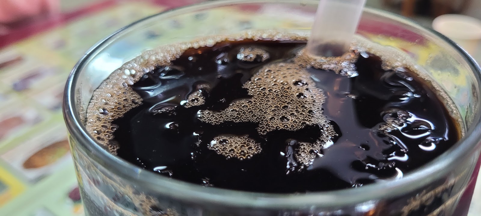 仙草凍飲料特寫黑色仙草汁白色吸管 關西仙草博物館