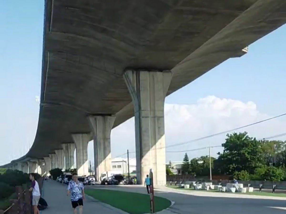 烏溪廊道親子公園彩繪地板步道