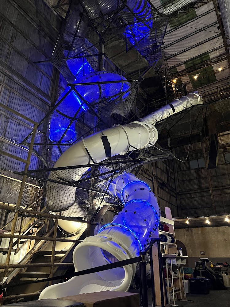 十鼓文創園區室內大型螺旋滑梯
