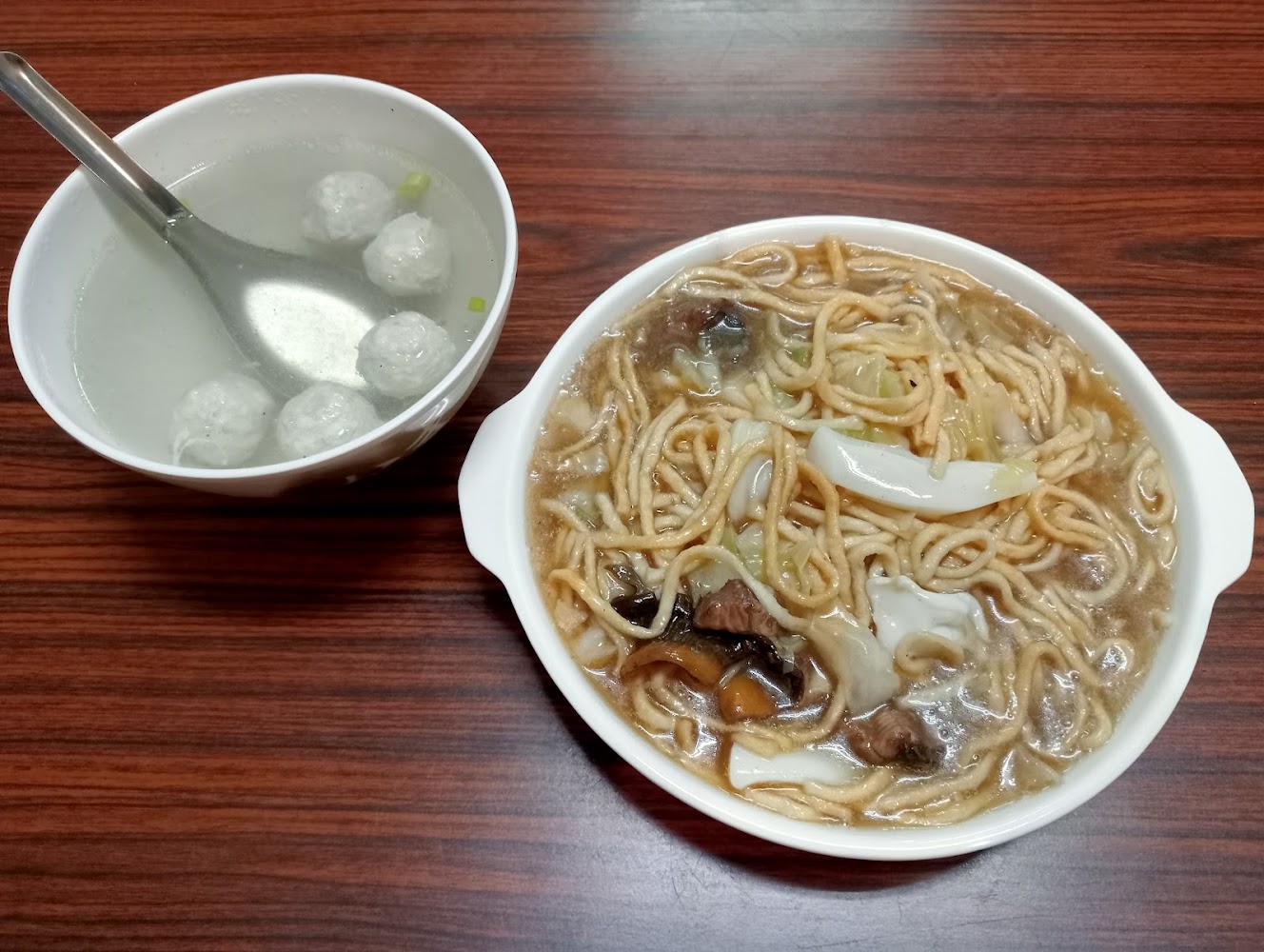 伍家虎尾鱔魚麵羹麵與魚丸湯