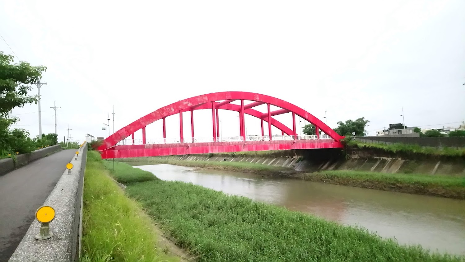 紅色大型拱橋