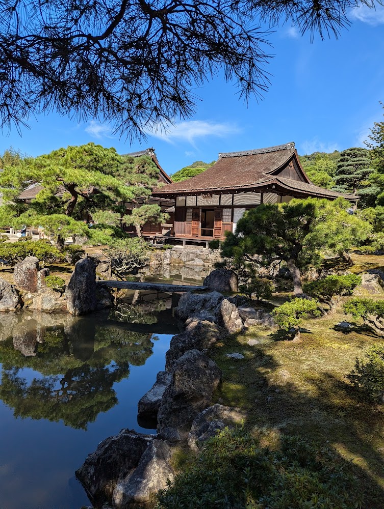 慈照寺庭園池塘景色