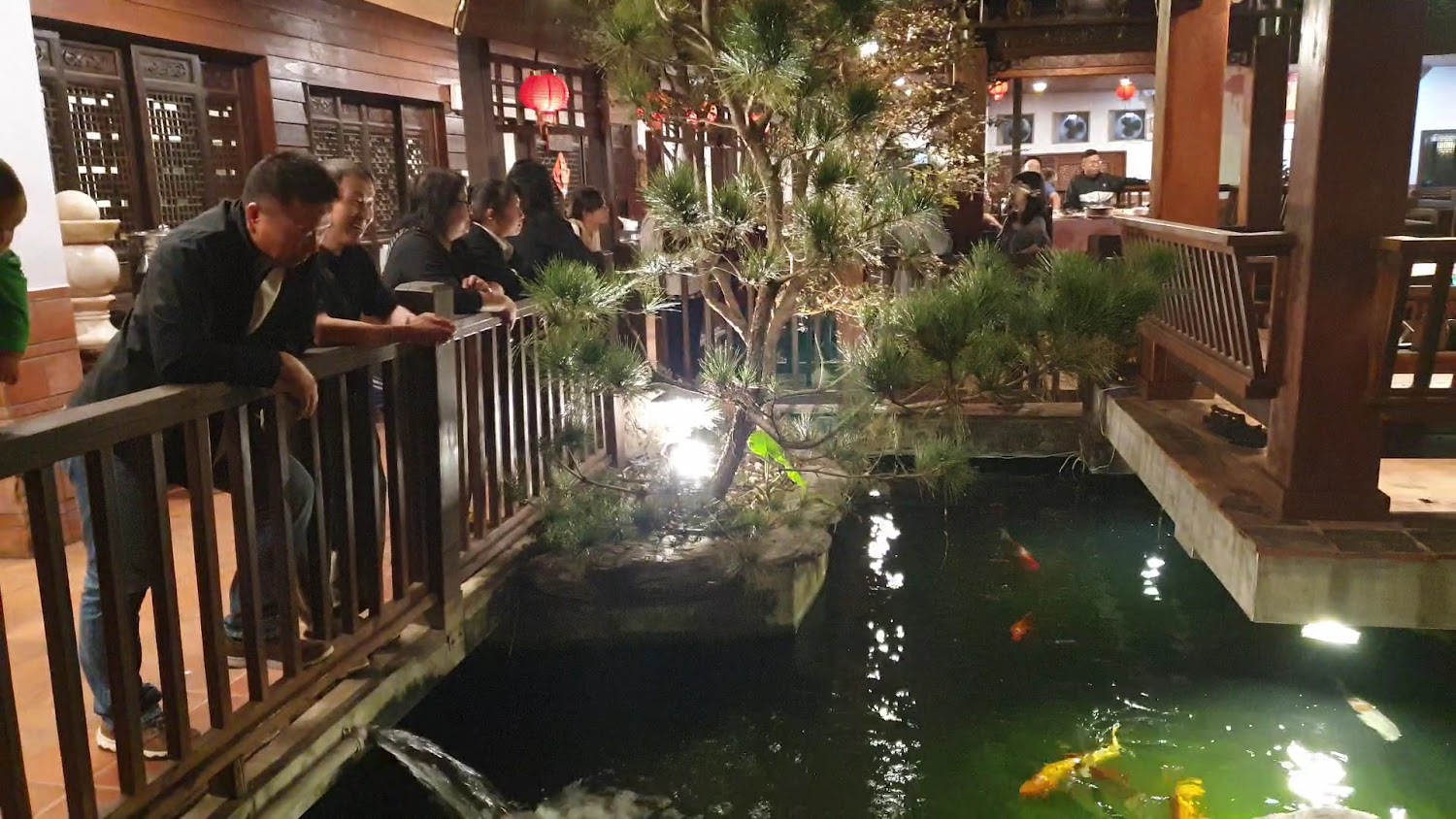 東園軒園林餐廳庭園魚池