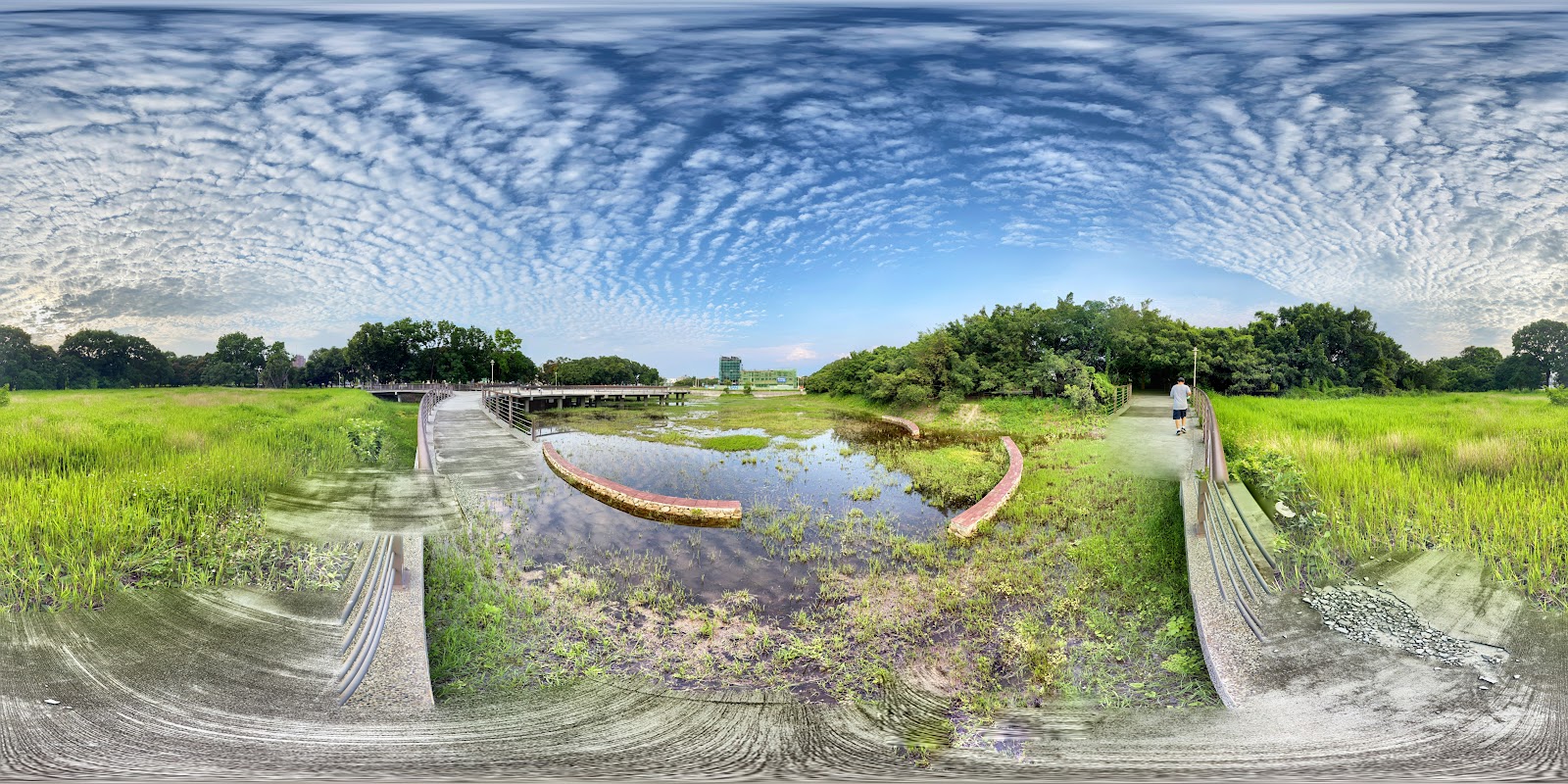 長勝營區滯洪池藍天景觀