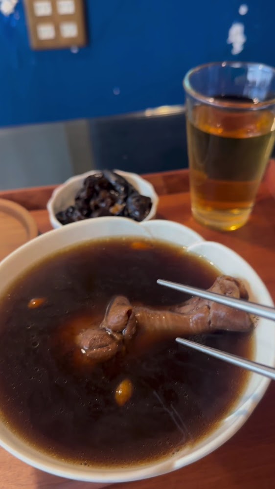 藥膳雞湯附黑木耳與飲品