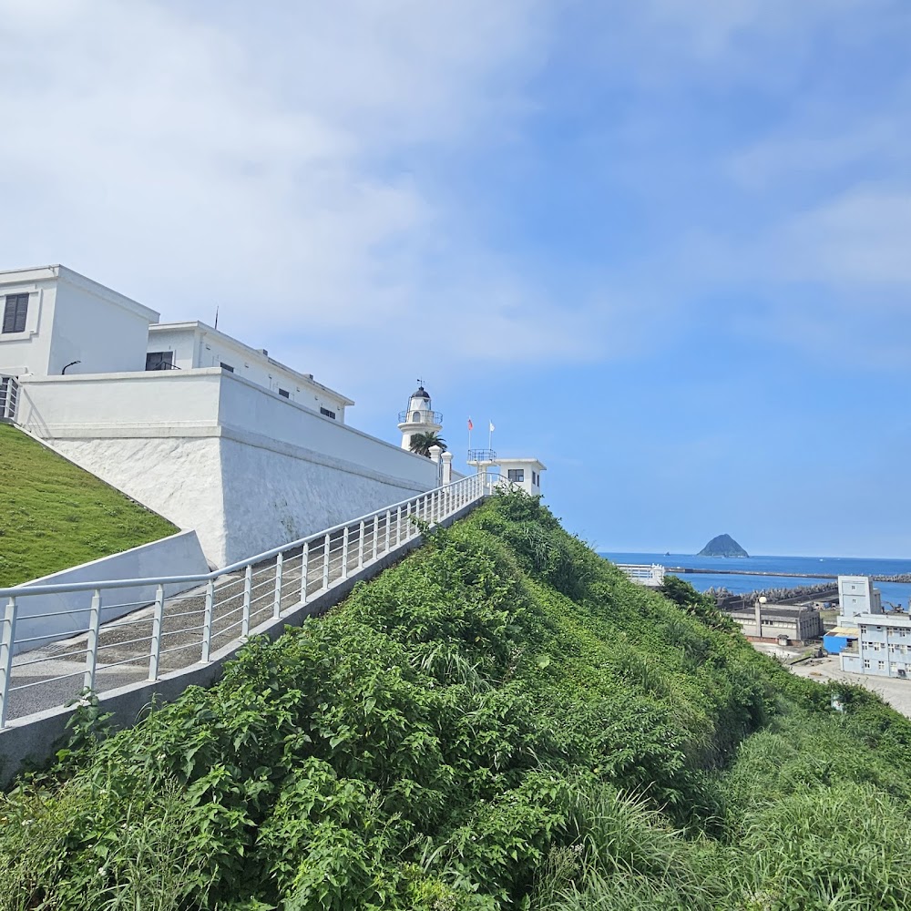 基隆燈塔園區與遠方海景基隆嶼