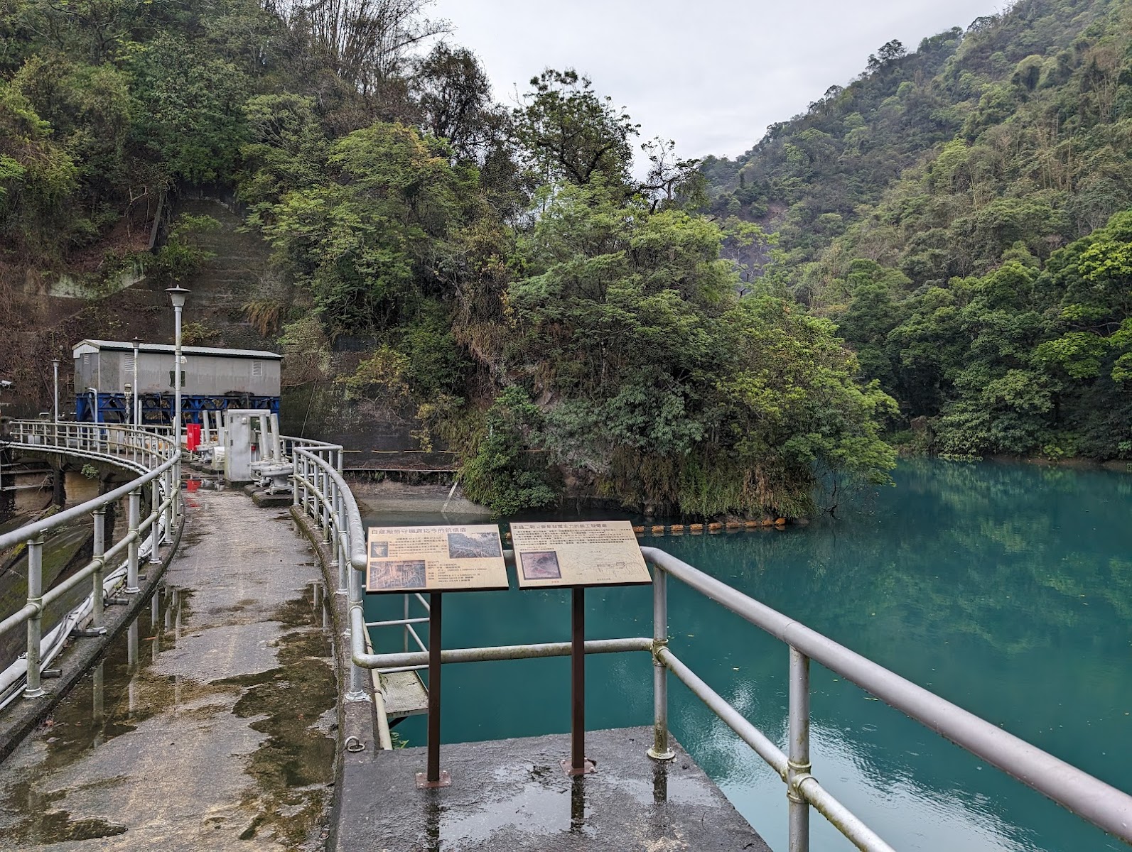 水里蛇窯旁翡翠峽谷水庫風光