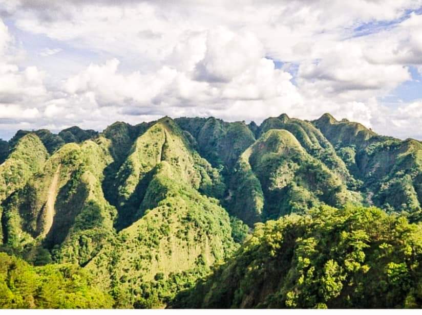 九九峰山巒景色