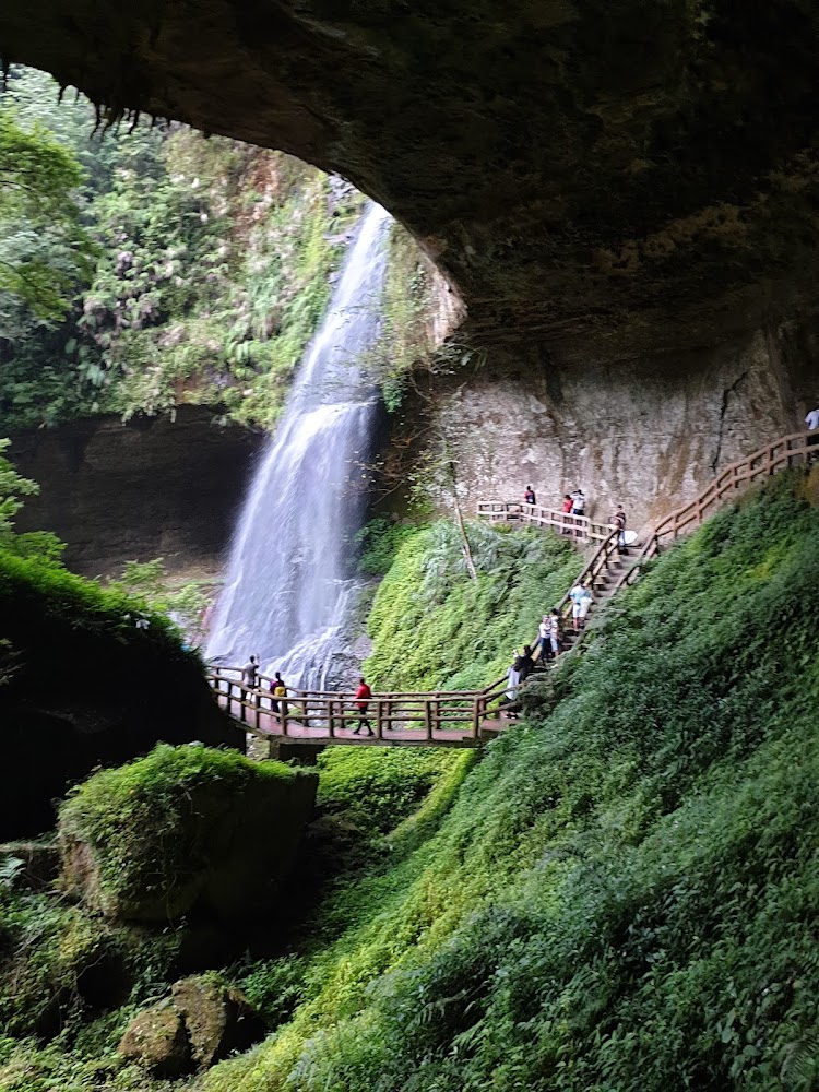 松瀧岩瀑布步道與岩洞