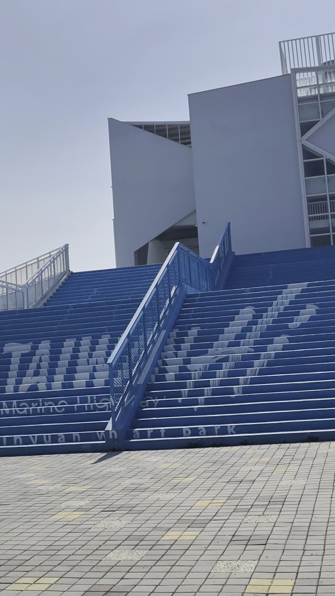 TAIWAN Hi 藍色大階梯 TAIWAN HI 字樣 屏東新園打卡景點