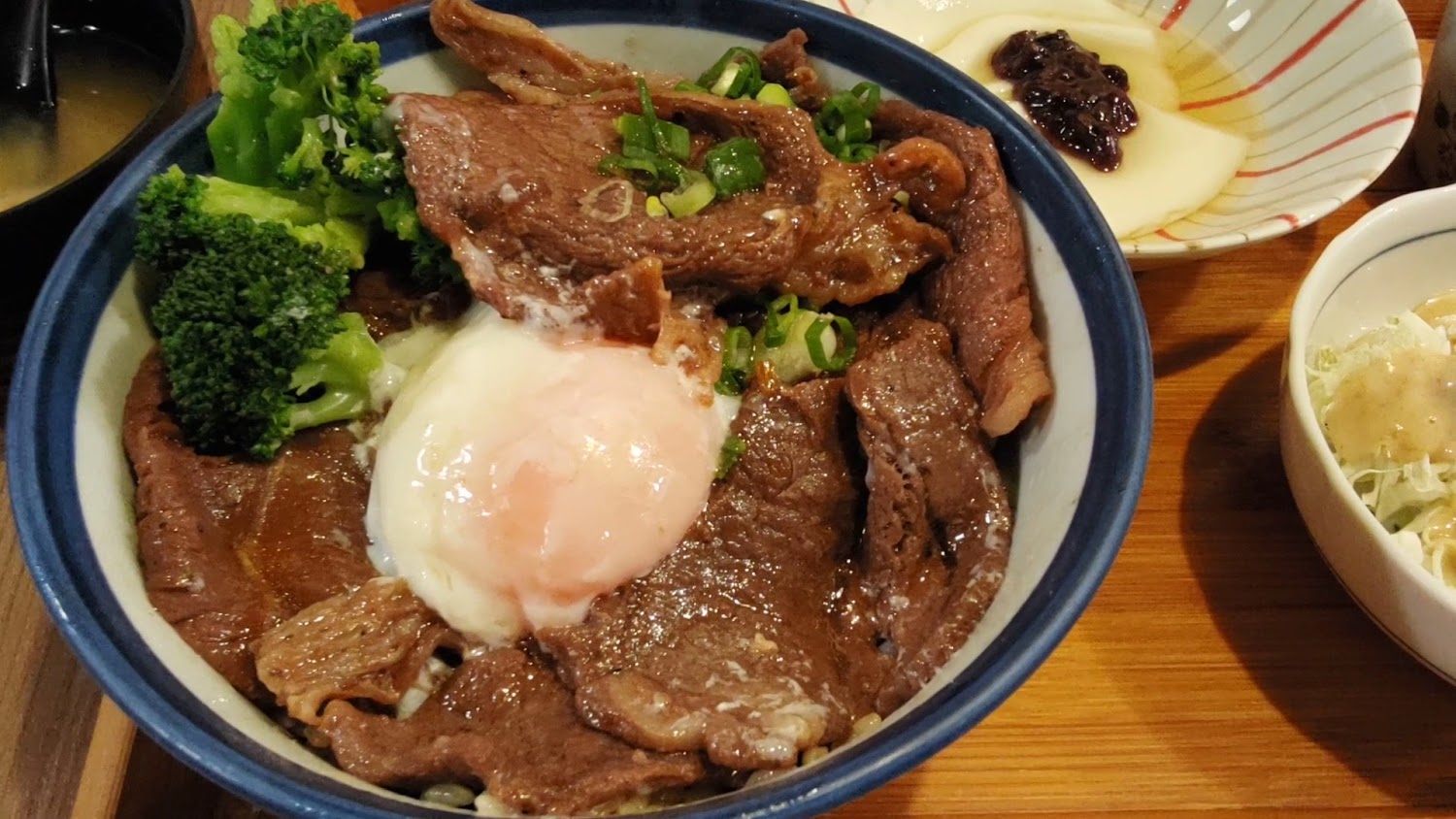 隱燃燒肉丼食堂牛肉丼