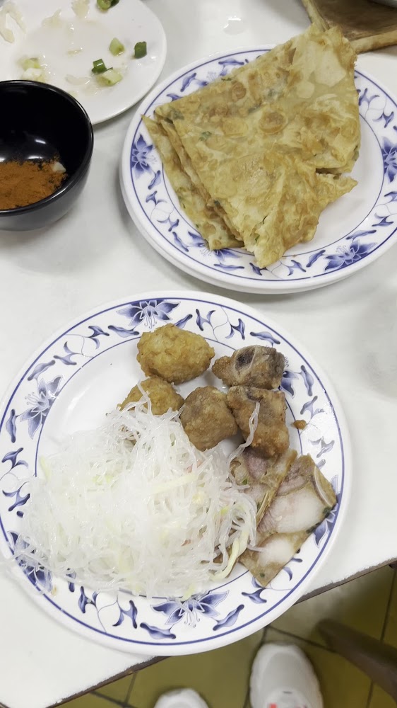 台電勵進餐廳蔥油餅粉絲與滷味小菜