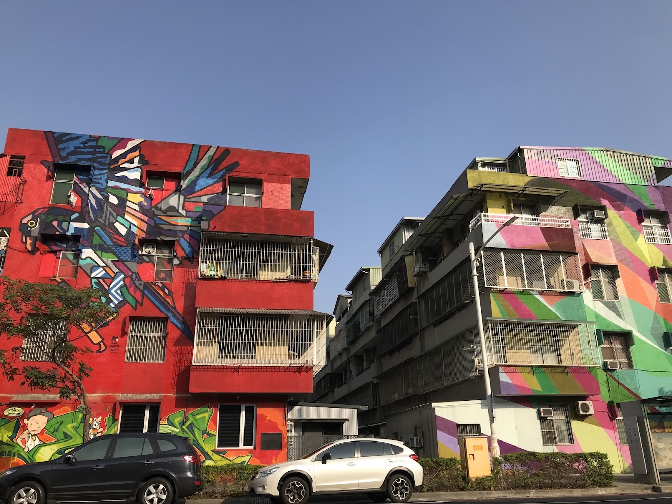衛武迷迷村社區大型彩繪建築