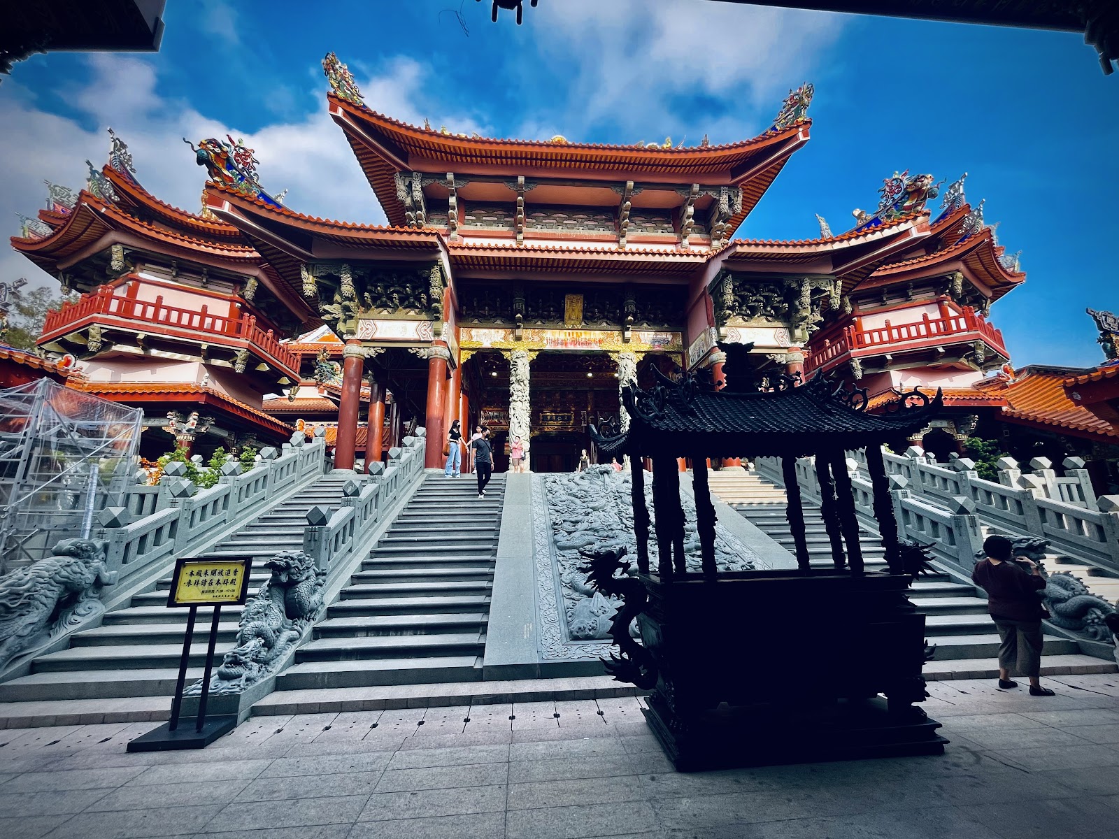 南鯤鯓代天府廟宇宏偉大台階雙龍石欄