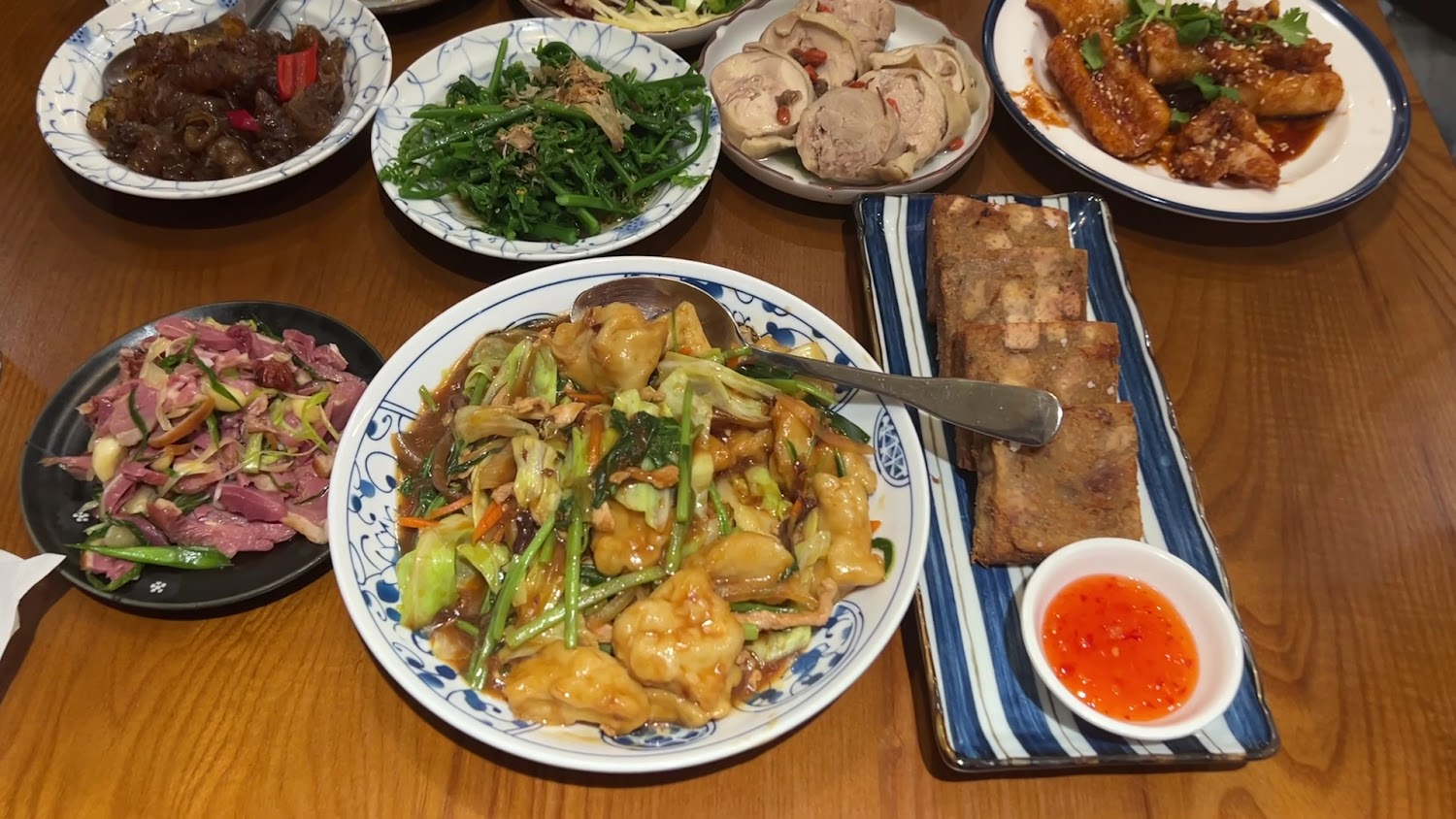 拾松辦桌小吃豐盛桌菜