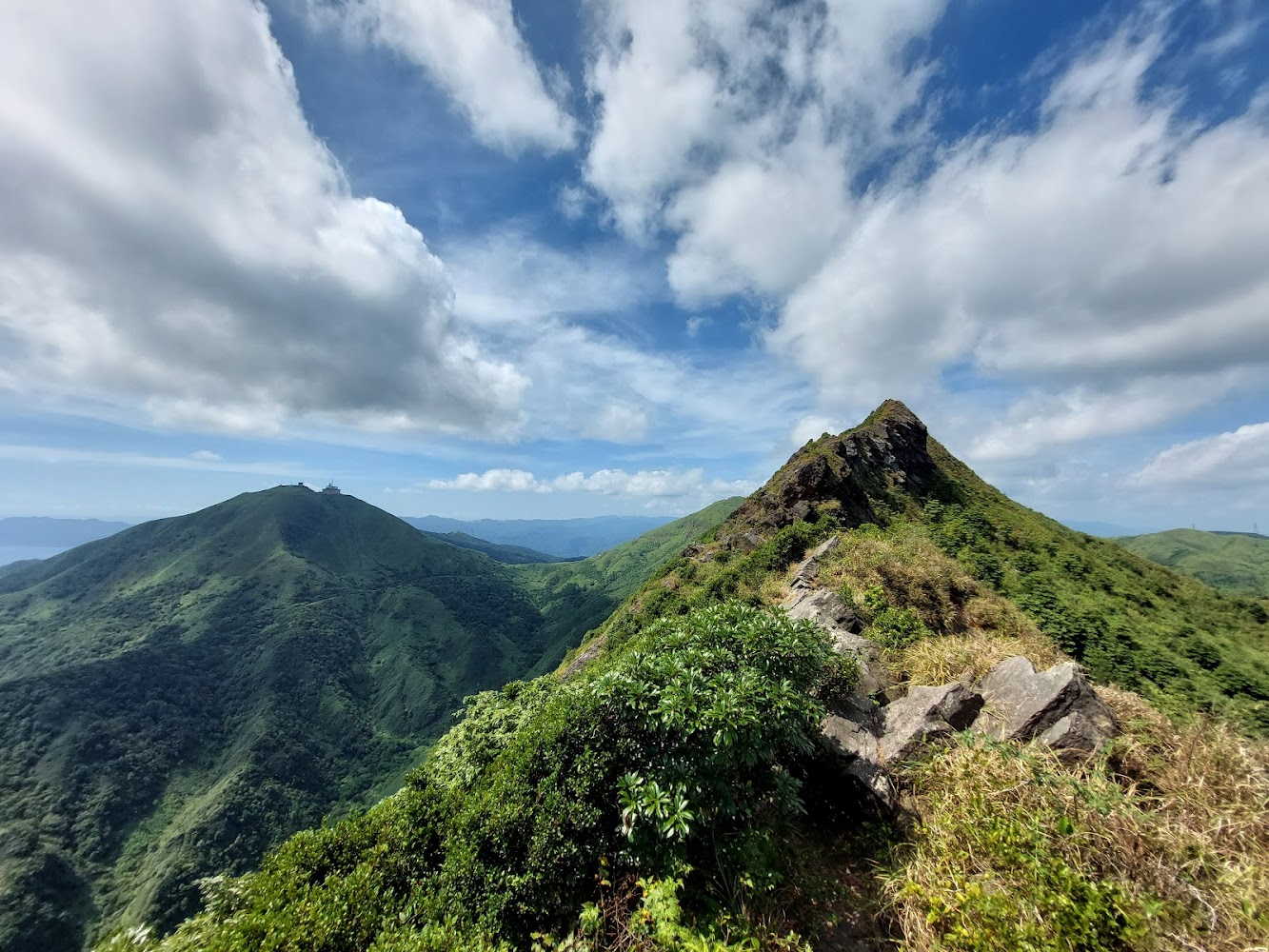 黃金五稜劍龍稜壯闊山景