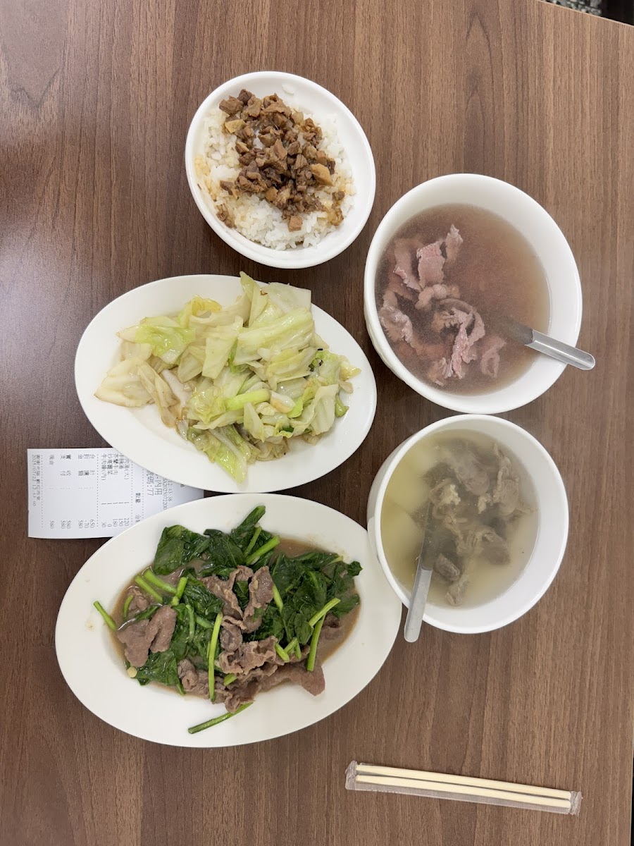 豪牛牛肉湯 食物 台南美食 牛肉湯 炒青菜 肉燥飯