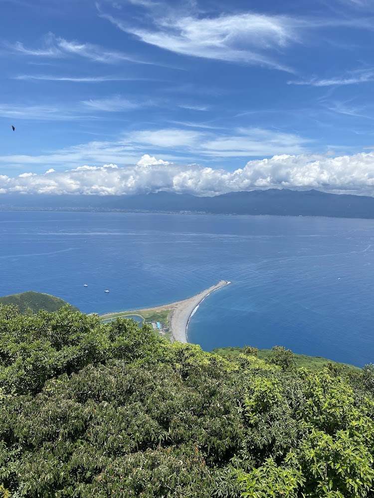 龜山島高處俯瞰海面與細長龜尾地形