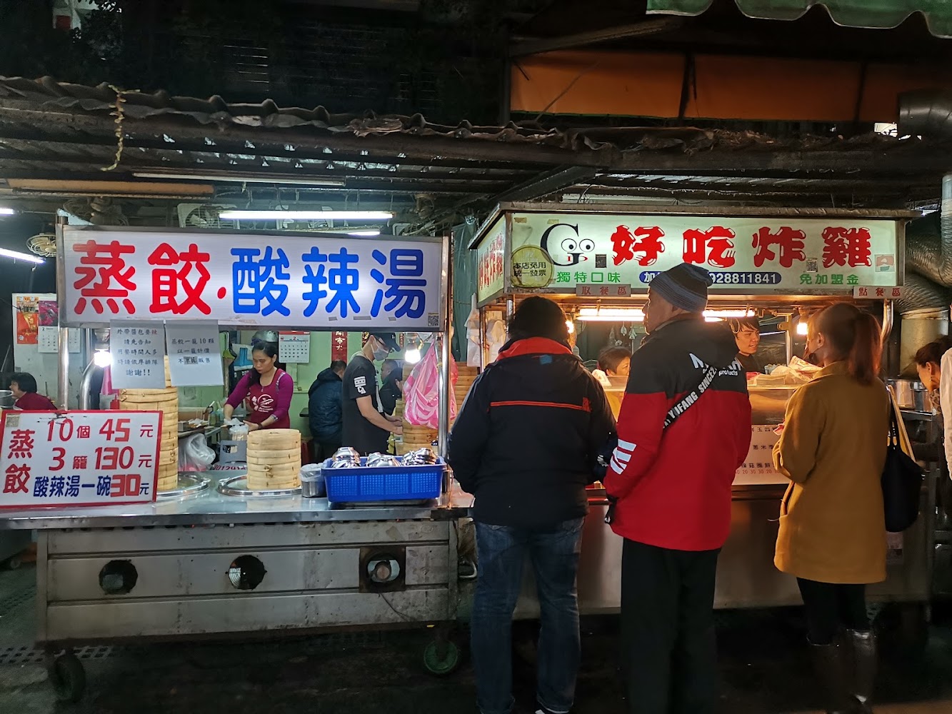錦記蒸餃攤位與排隊人潮