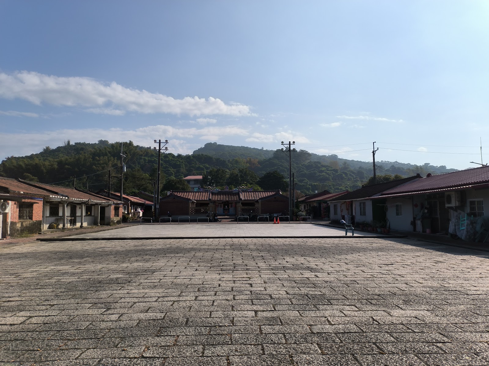 鹿陶洋江家聚落廣場全景閩南廟堂翠山背景台南楠西
