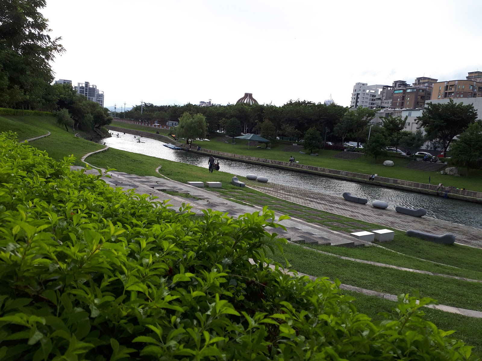 康橋水岸公園河道草坡大里台中