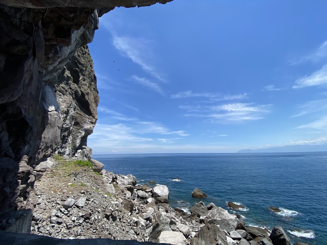 龜山島臨海峭壁與岩石灘