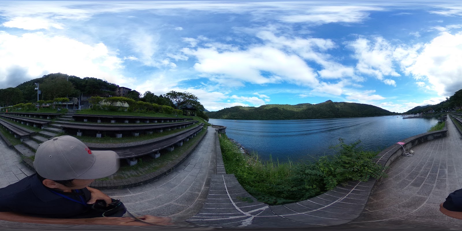鯉魚潭湖畔階梯廣場全景 花蓮旅遊