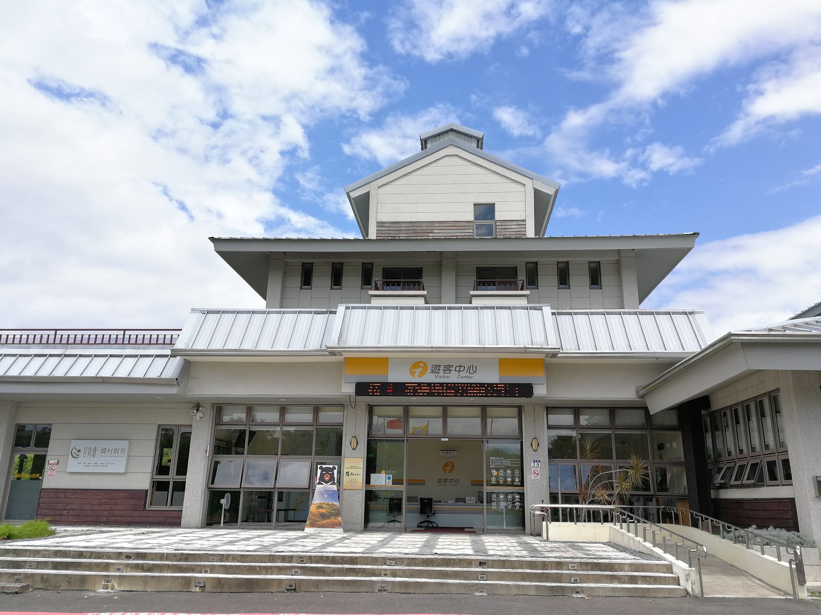 羅山泥火山近景天然氣湧出
