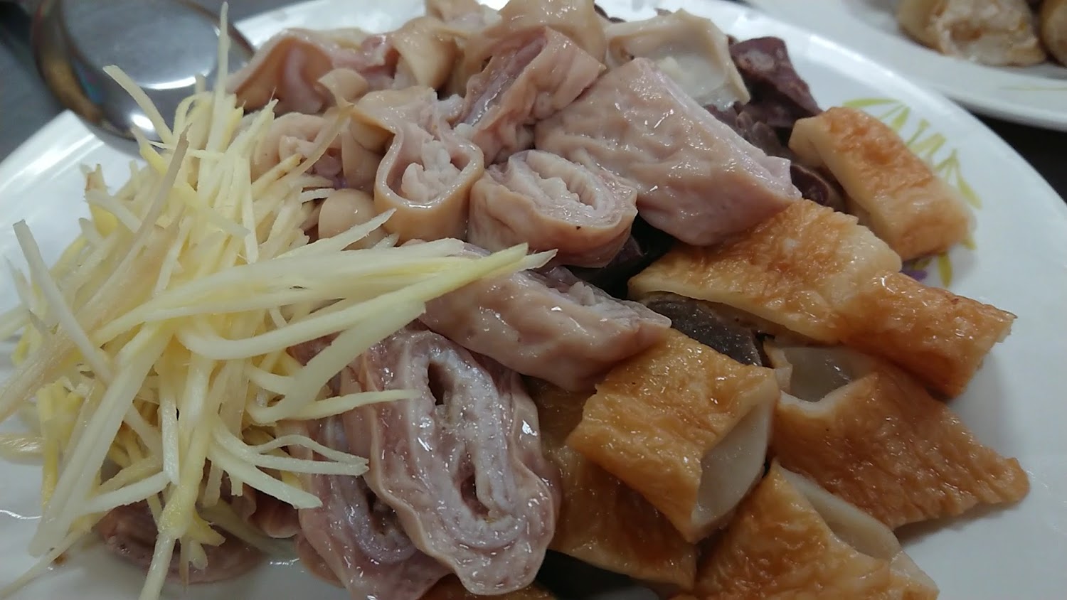 基隆孝三大腸圈拼盤與小菜